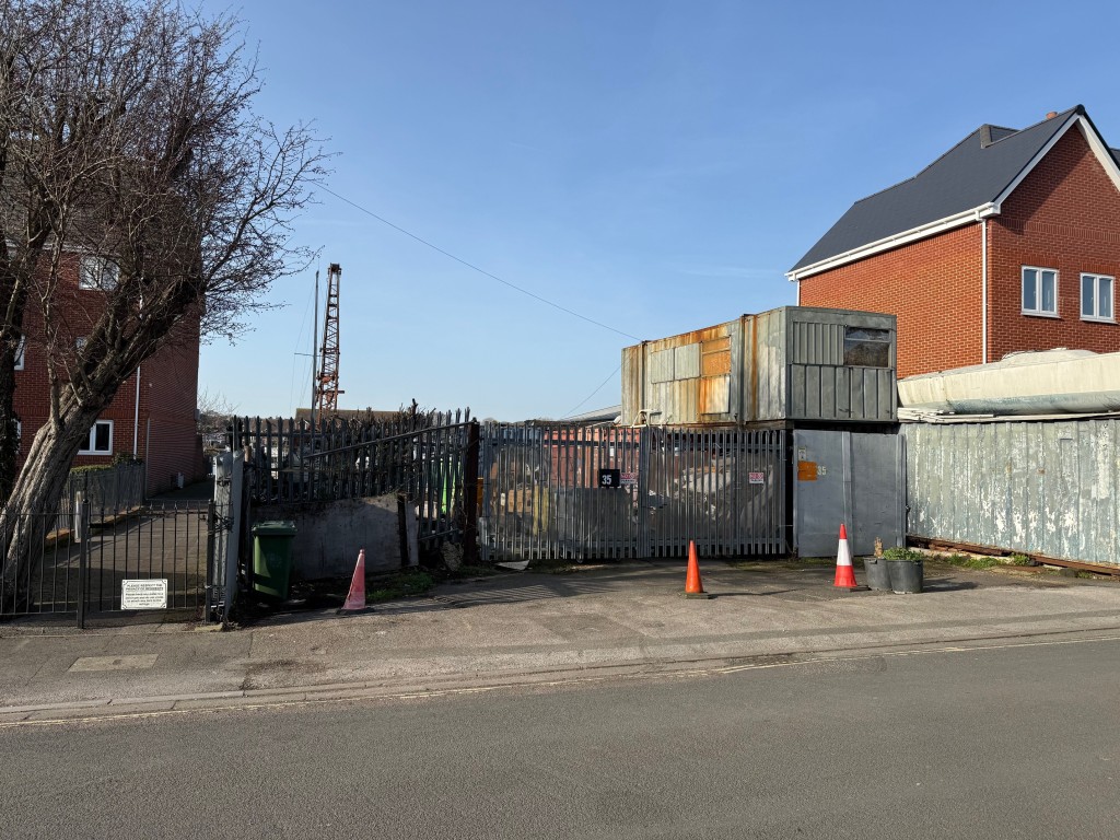 Lot: 99 - BOAT YARD WITH CONSENT FOR RESIDENTIAL DEVELOPMENT - View from the road